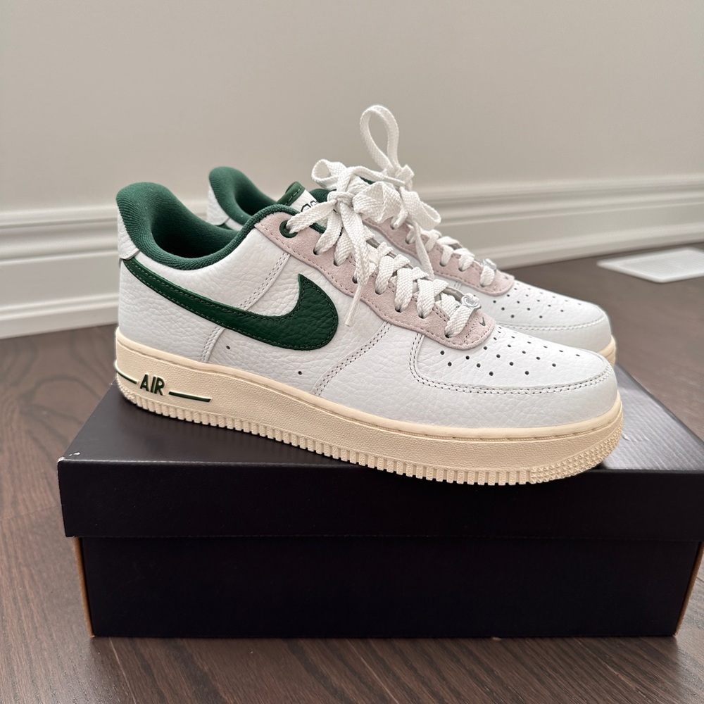NEW Nike Air Force 1s ‘07 LX - Size 9 US Women